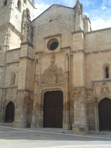 Iglesia de Torrelaguna. vista de la fachada oeste.