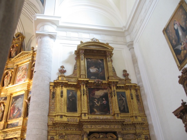 Detalle del retablo de la Virgen de la Paz